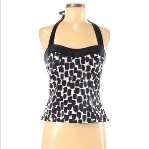 𝅺white HOUSE BLACK MARKET  halter top. Size 6